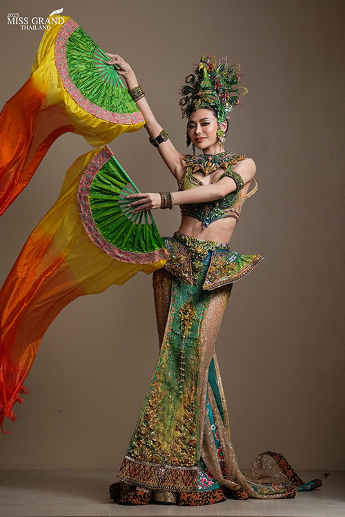 มิสแกรนด์ไทยแลนด์ 2025 ลุคประกวดรอบ ชุดชาติพันธุ์ใต้ คาบสมุทรมาลายู ทำถึงทุกคน !