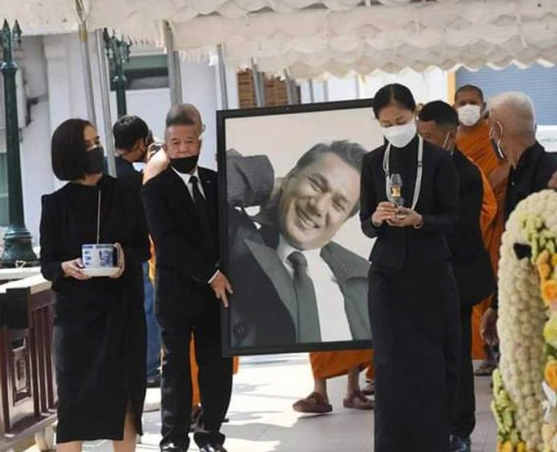 ดวงเดือน ภรรยา สรพงศ์ ชาตรี