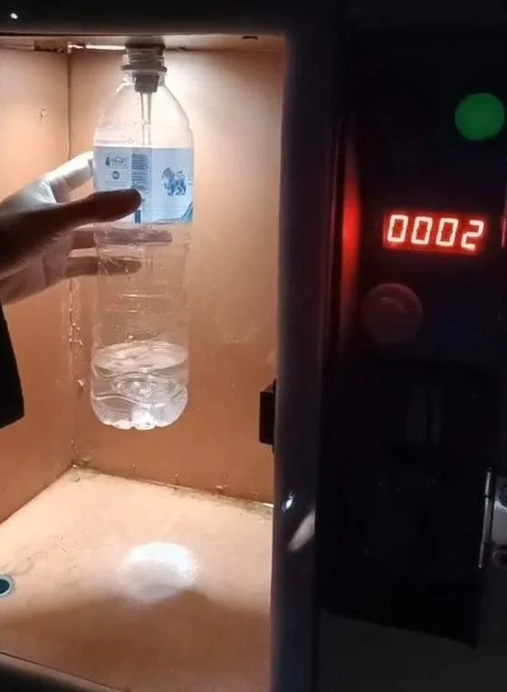 ตู้น้ำหยอดเหรียญ