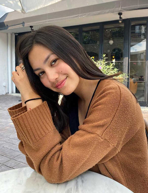 คลอดีน อทิตยา ประวัติ