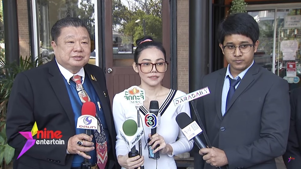 เอ็มมี่ อมลวรรณ