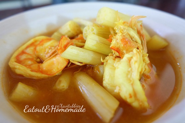 แกงเหลืองไหลบัวกุ้งสด