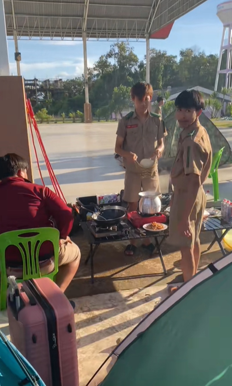 เข้าค่าย