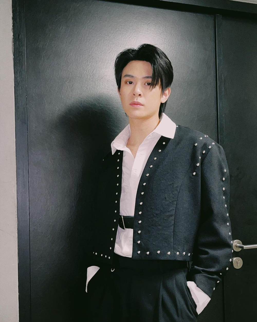 ร้องข้ามกำแพง ลวนลามนักร้อง