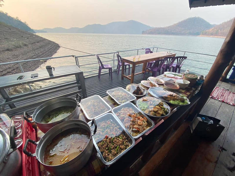 ที่พักล่องแพ กาญจนบุรี