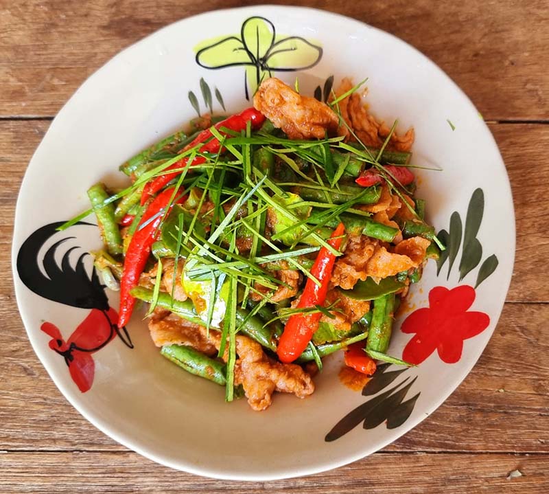 เบคอนผัดพริกขิง