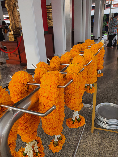 พวงมาลัยสักการะ บูชา ศาลหลักเมือง กรุงเทพมหานคร