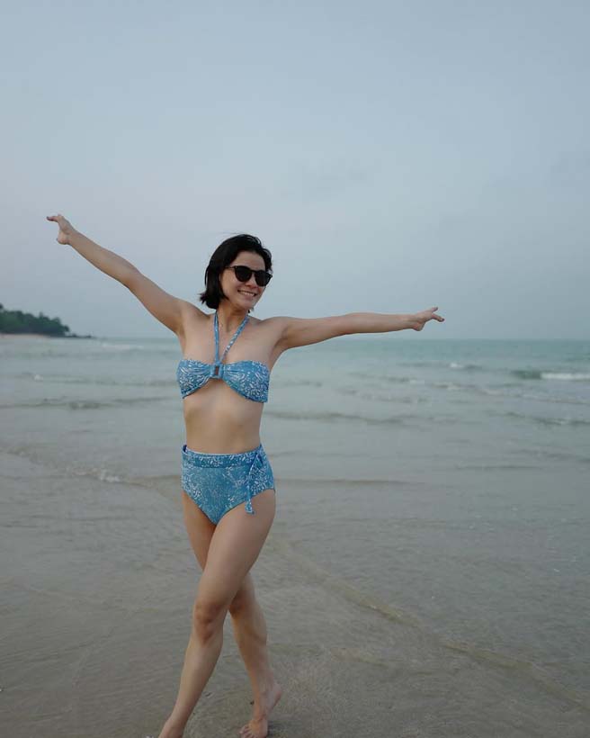 มัดหมี่ พิมดาว ใส่ทูพีซเที่ยวทะเล ปล่อยอารมณ์สุดชิลริมชายหาด  
