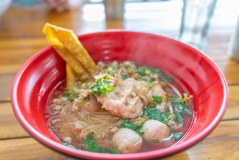 ก๋วยเตี๋ยวหมูเด้ง