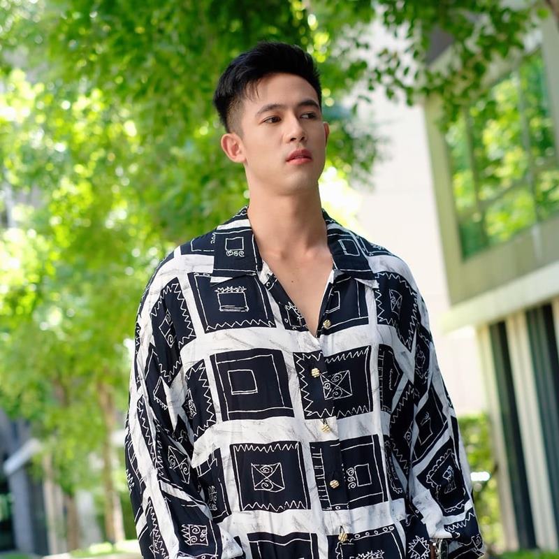 แชมป์ ชนาธิป