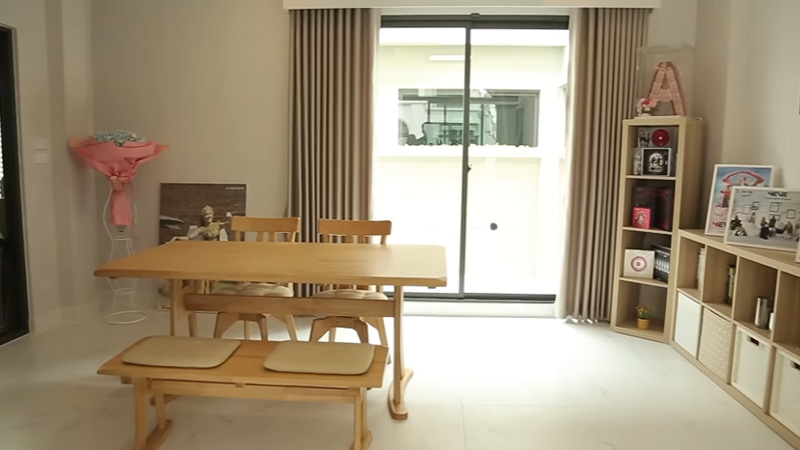 บ้านใหม่ อ๊ะอาย 4EVE