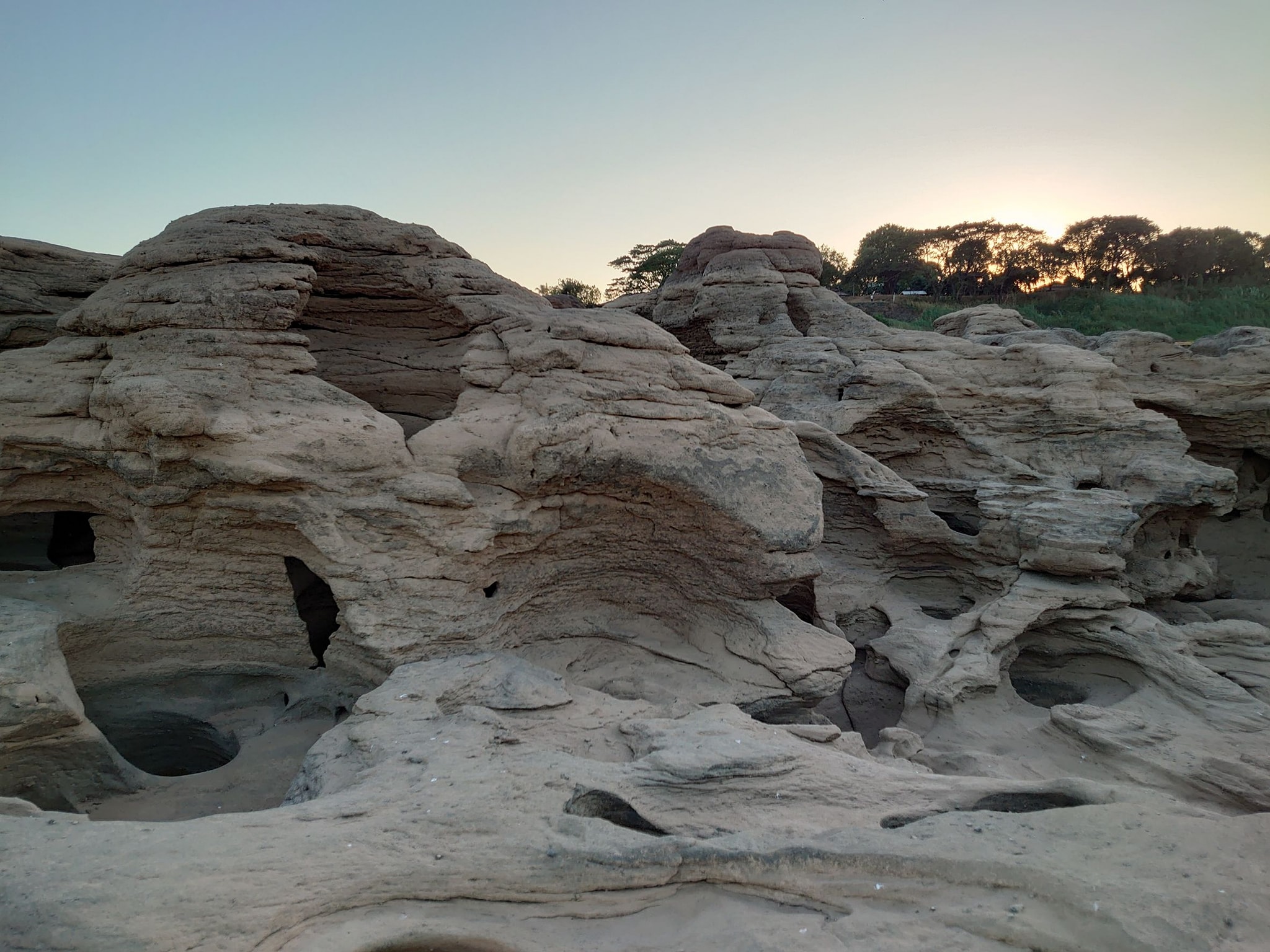 สามพันโบก