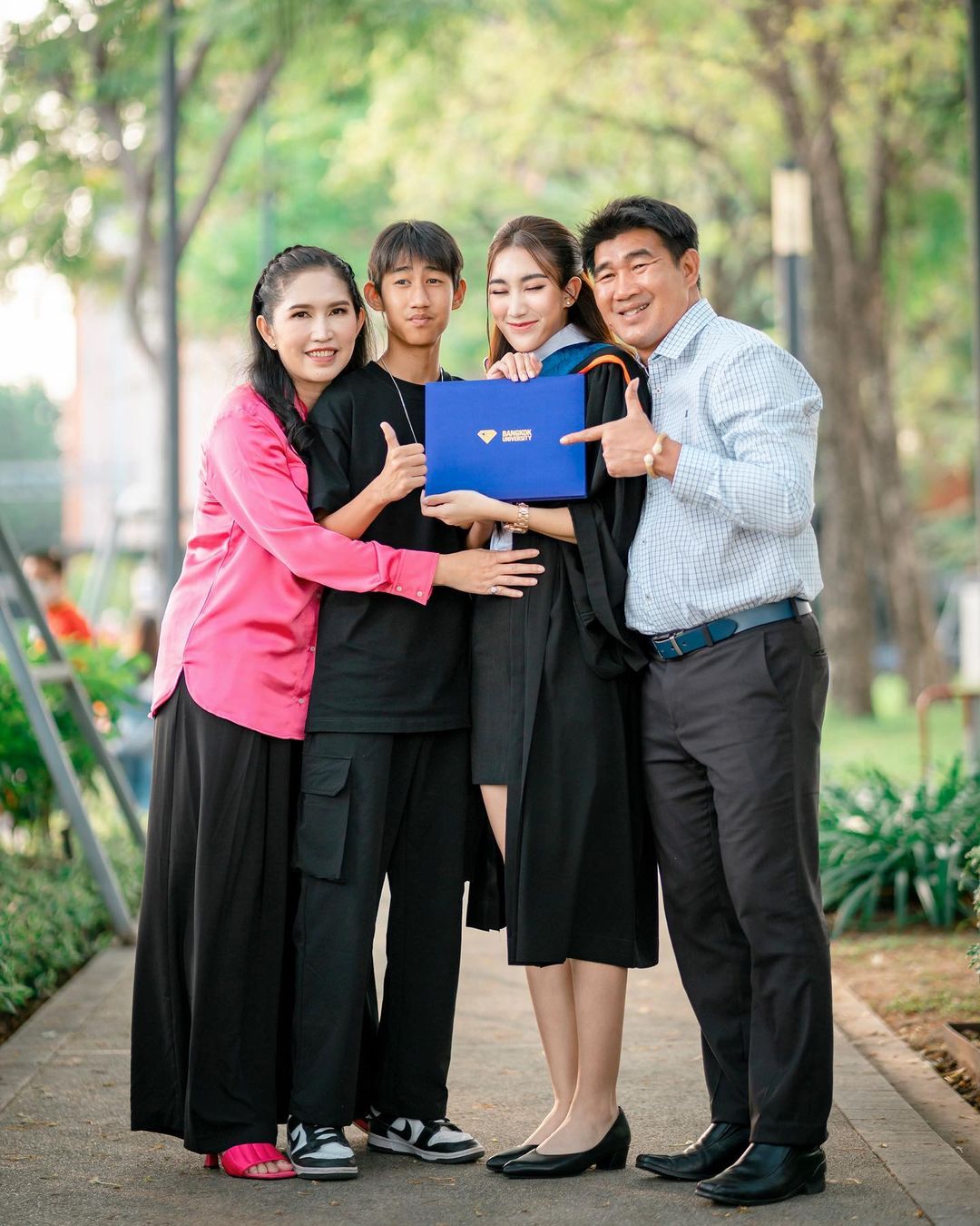  ตงตง กฤษกร, เบส รักษ์วนีย์