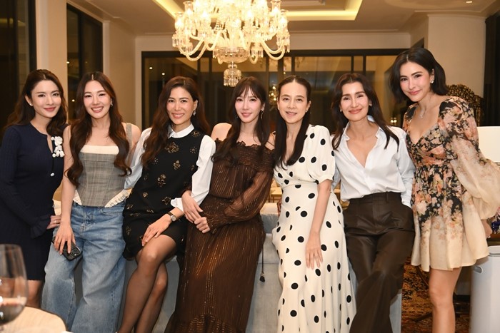 ส่องของขวัญ อั้ม พัชราภา จับสลากปีใหม่ มาดามแป้ง ได้อะไร 