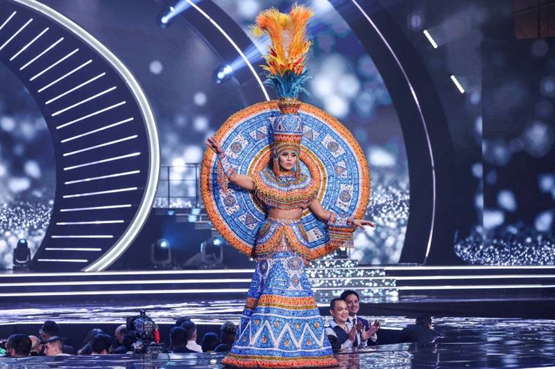 ชุดประจําชาติ miss universe 2021