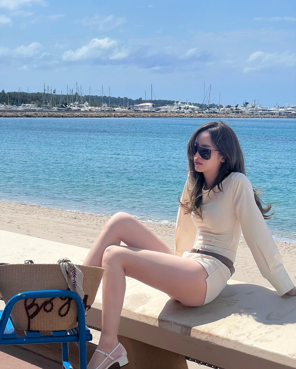 ณิชา ณัฏฐณิชา ลุคเดินเที่ยวเมืองคานส์ นุ่งขาสั้นเปรี้ยวจี๊ด เรียบหรูดูแพงมาก