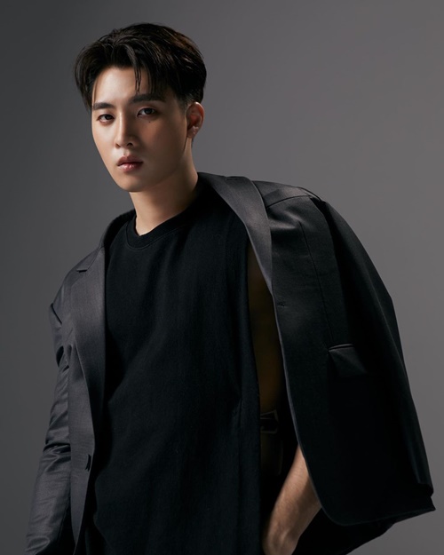 มีน พีรวิชญ์