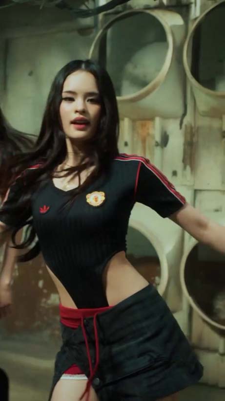 แอลลี่ อชิรญา โปรโมตผลงานใหม่ เอาใจสาวกปีศาจแดง แมนยู