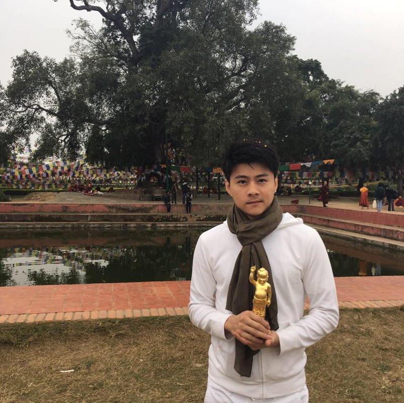 บอส อัศม์กรณ์ สิงห์สีกรกุล