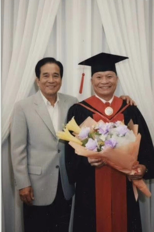 เอ็ม บุษราคัม ลูกสาวหม่ำ จ๊กมก ขอชาวเน็ตสานฝันพ่อถ่ายรูปกับปู่