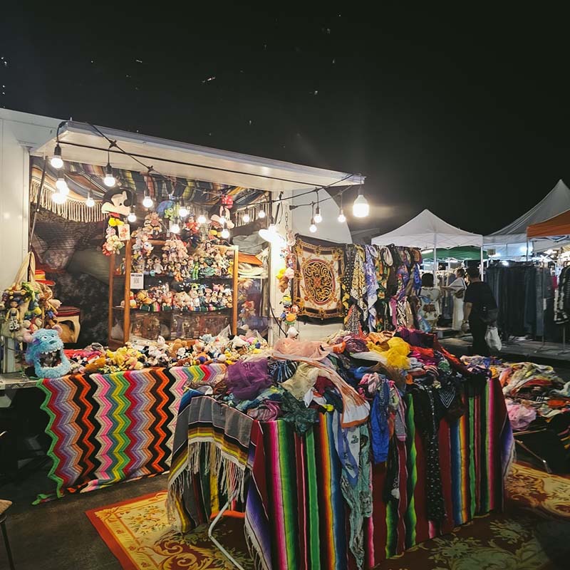 ตลาดนัดเลียบด่วนแดนเนรมิต