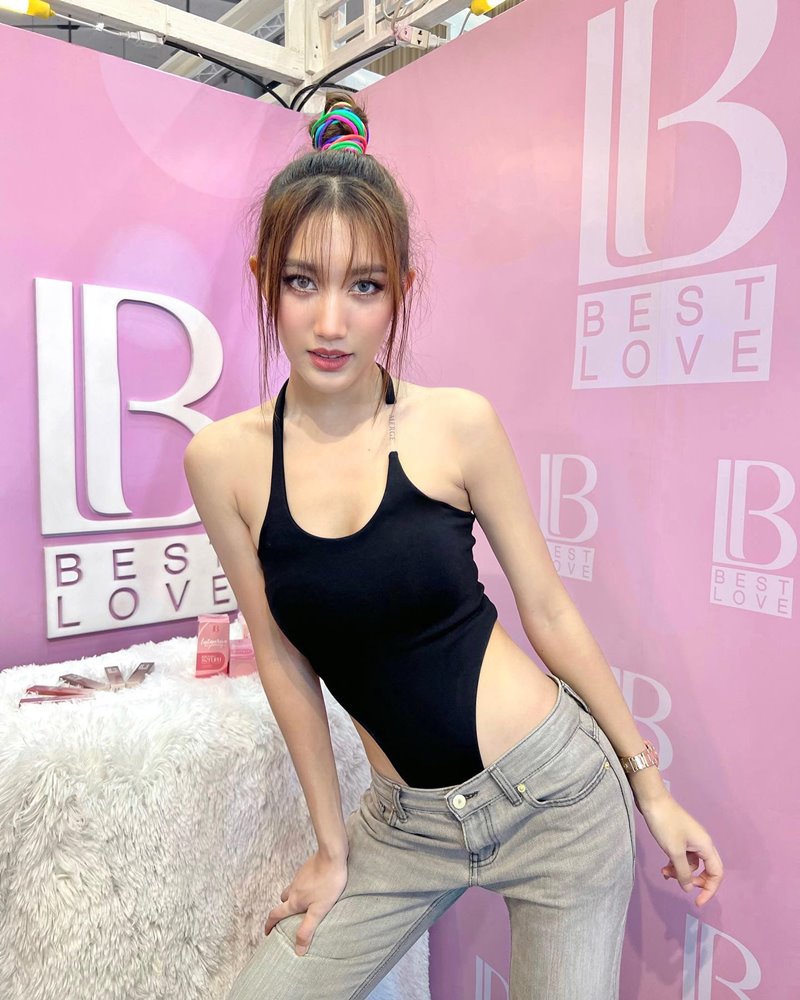 เบส รักษ์วนีย์