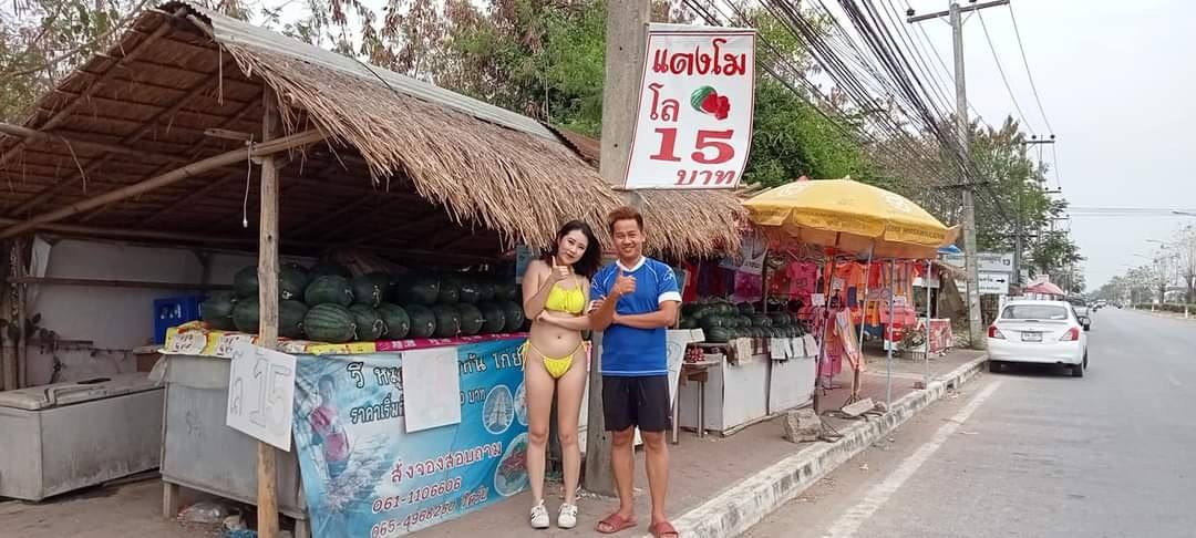 แม่ค้าใส่ชุดว่ายน้ำ