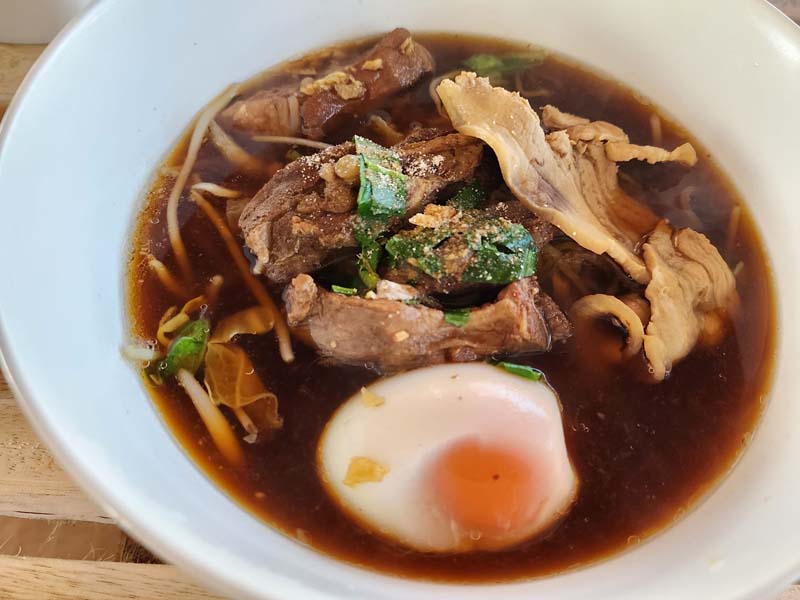 ก๋วยเตี๋ยวอุ่นไอรัก By กอบกุล