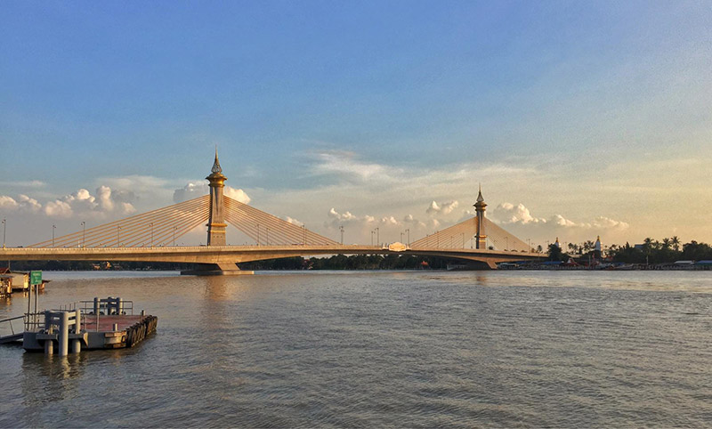 ร้านอาหารริมน้ำ ใกล้กรุงเทพฯ