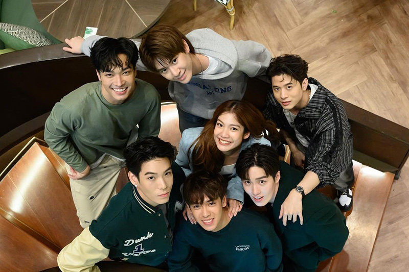 โอบ โอบนิธิ มะปราง อลิสา แชะภาพร่วมเฟรม แก๊งเพื่อน