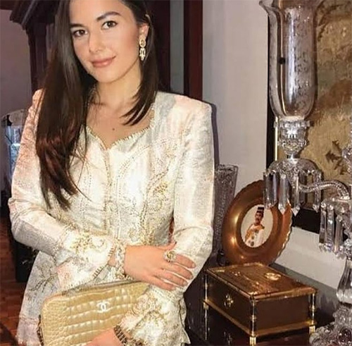 อนิชา อิซา คาเลบิก ประวัติ