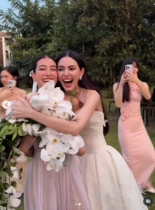 ดารารับช่อดอกไม้งานแต่ง ใหม่ ดาวิกา - เต๋อ ฉันทวิชช์