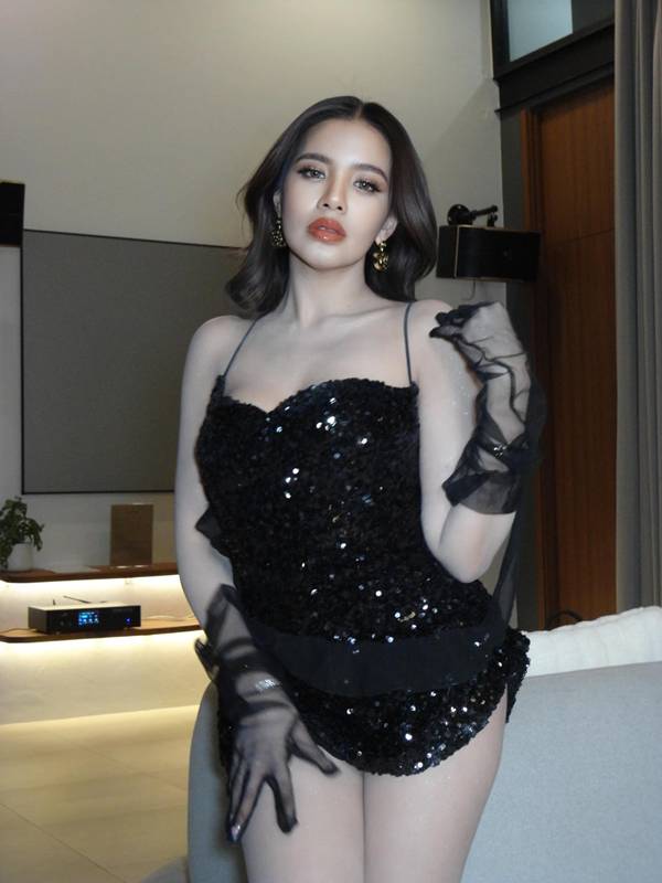 ใบเตย สุธีวัน