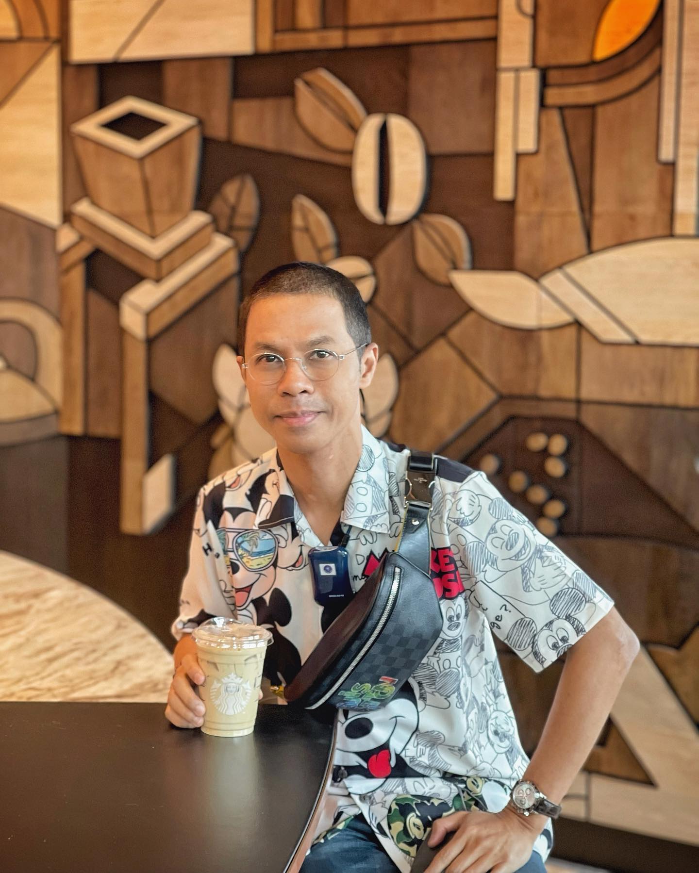 หนึ่ง จักรวาล