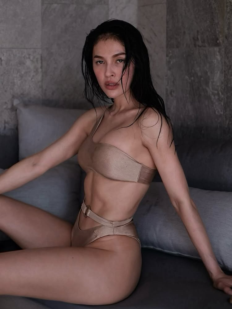 ข้าว เดอะเฟซ โชว์เดือด ในชุดว่ายน้ำสุดหวิว