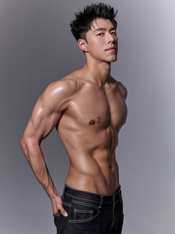 นาย ณภัทร  อวดหุ่นฟิตเปรี๊ยะ โชว์กล้ามแน่น