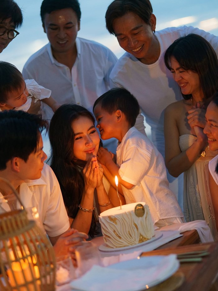 ศรีริต้า ฉลองวันเกิดวัย 44 ปี สุดอบอุ่น