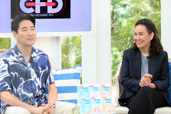 โค้ชเช ควงภรรยาออกสื่อครั้งแรก