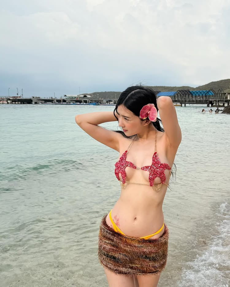 เบียร์ เดอะวอยซ์ นุ่งบิกินี่ปลาดาว โชว์อกอึ๋ม !