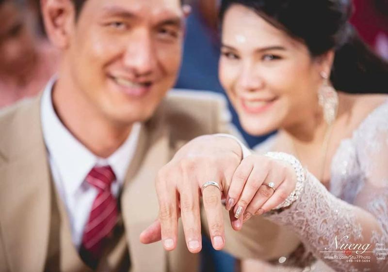 โยกเยก เชิญยิ้ม