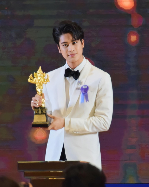 ออกัส วชิรวิชญ์ ประวัติ