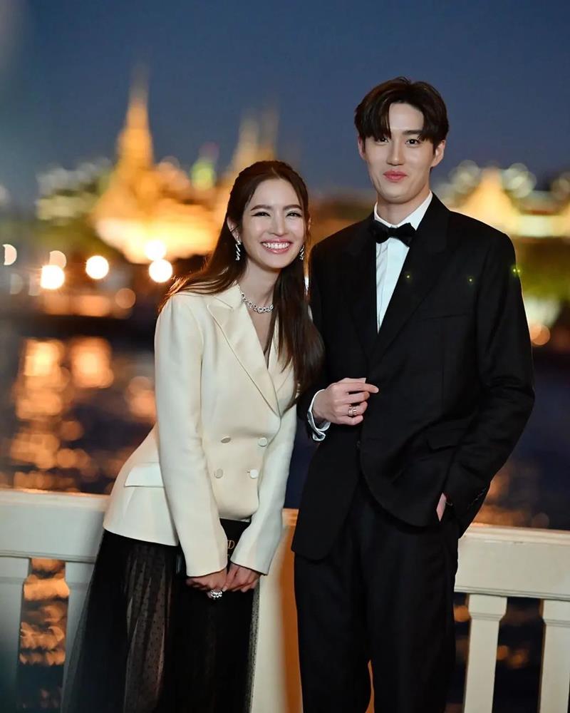 ต่อ ธนภพ แอฟ ทักษอร