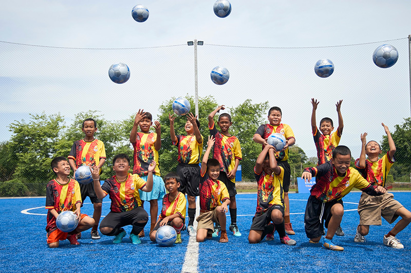 คิง เพาเวอร์ แจกลูกฟุตบอล ปี 2567