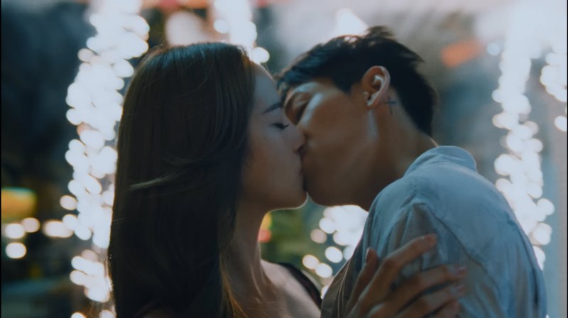 แบมแบม ปล่อย MV WONDERING เสิร์ฟจูบจริง ณิชา