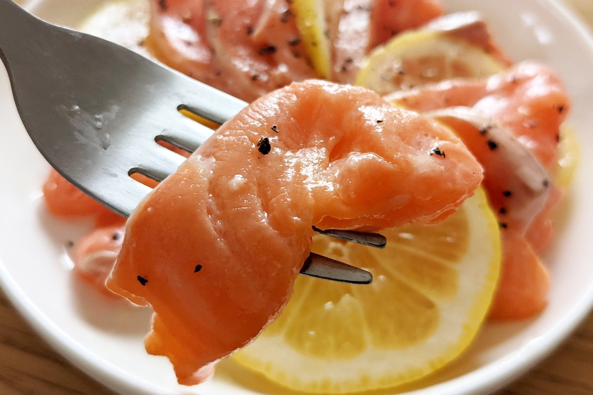 ปลาแซลมอนหมักมะนาว