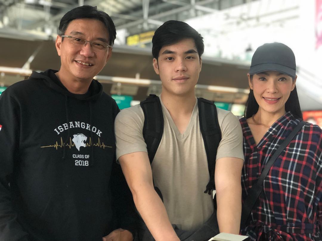 เอม สรรเพชญ์ 