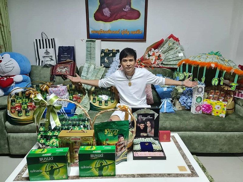 ไผ่ พงศธร