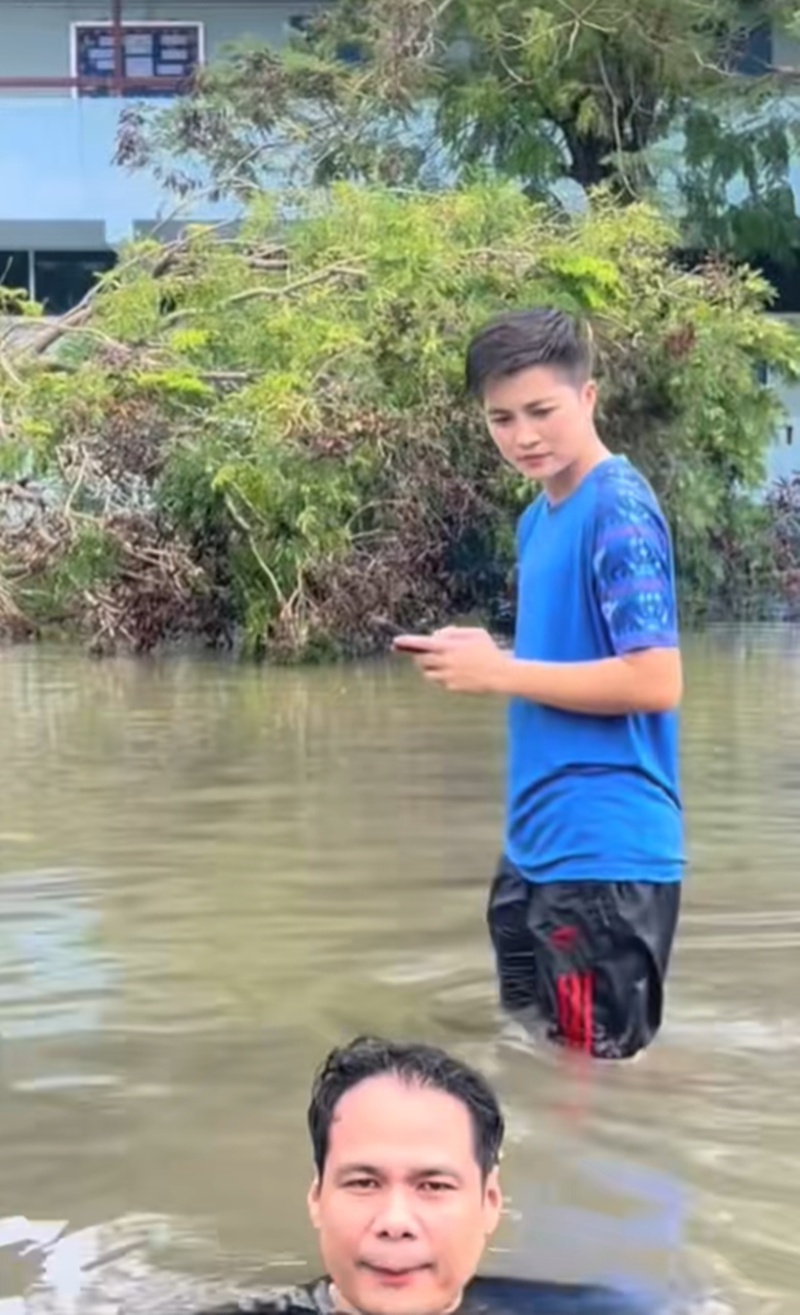 โรงเรียนน้ำท่วม