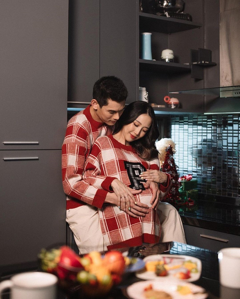  กันต์ พลอย ควงแขนแชะภาพครอบครัว