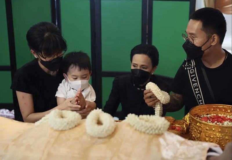 อีฟ พุทธธิดา